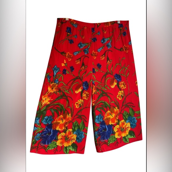 Bedford Fair Pants - Bedford Fair Red Floral Cropped Pants XL Vintage Crinkle Capris